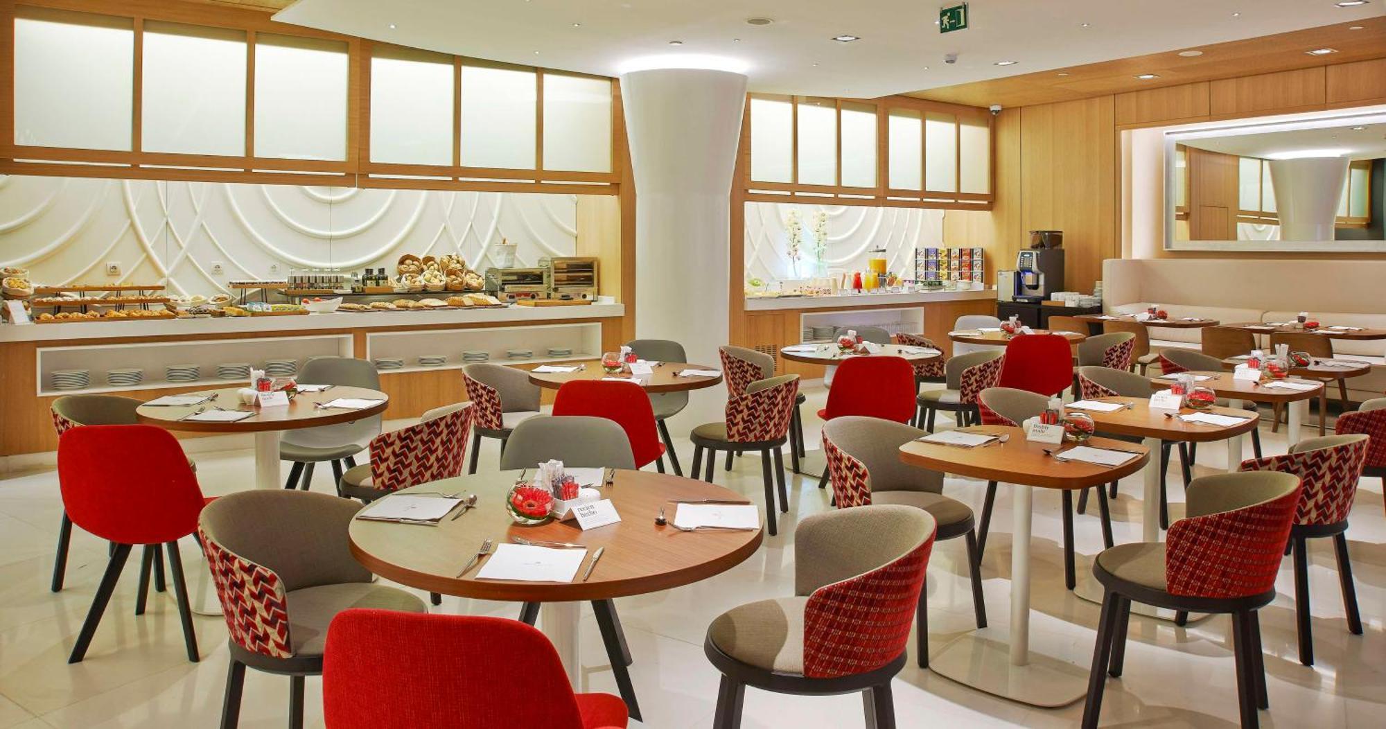 Nh コレクション バルセロナ グラン ホテル カルデロン エクステリア 写真 The lounge at the airport