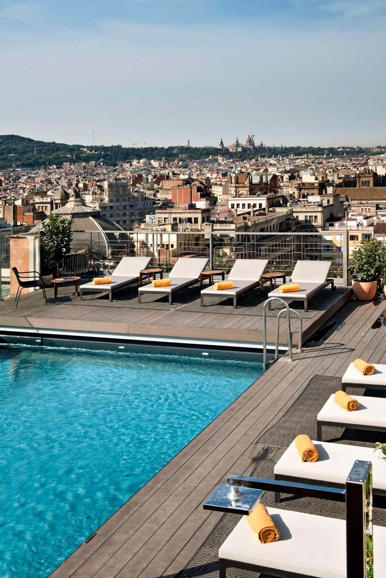 Nh コレクション バルセロナ グラン ホテル カルデロン エクステリア 写真 Rooftop pool